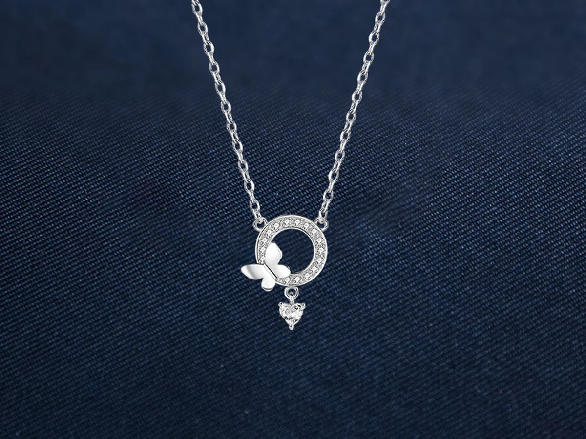 Dây chuyền bạc cánh bướm đậu trên vòng tròn Asimi Celestial Wings DC55
