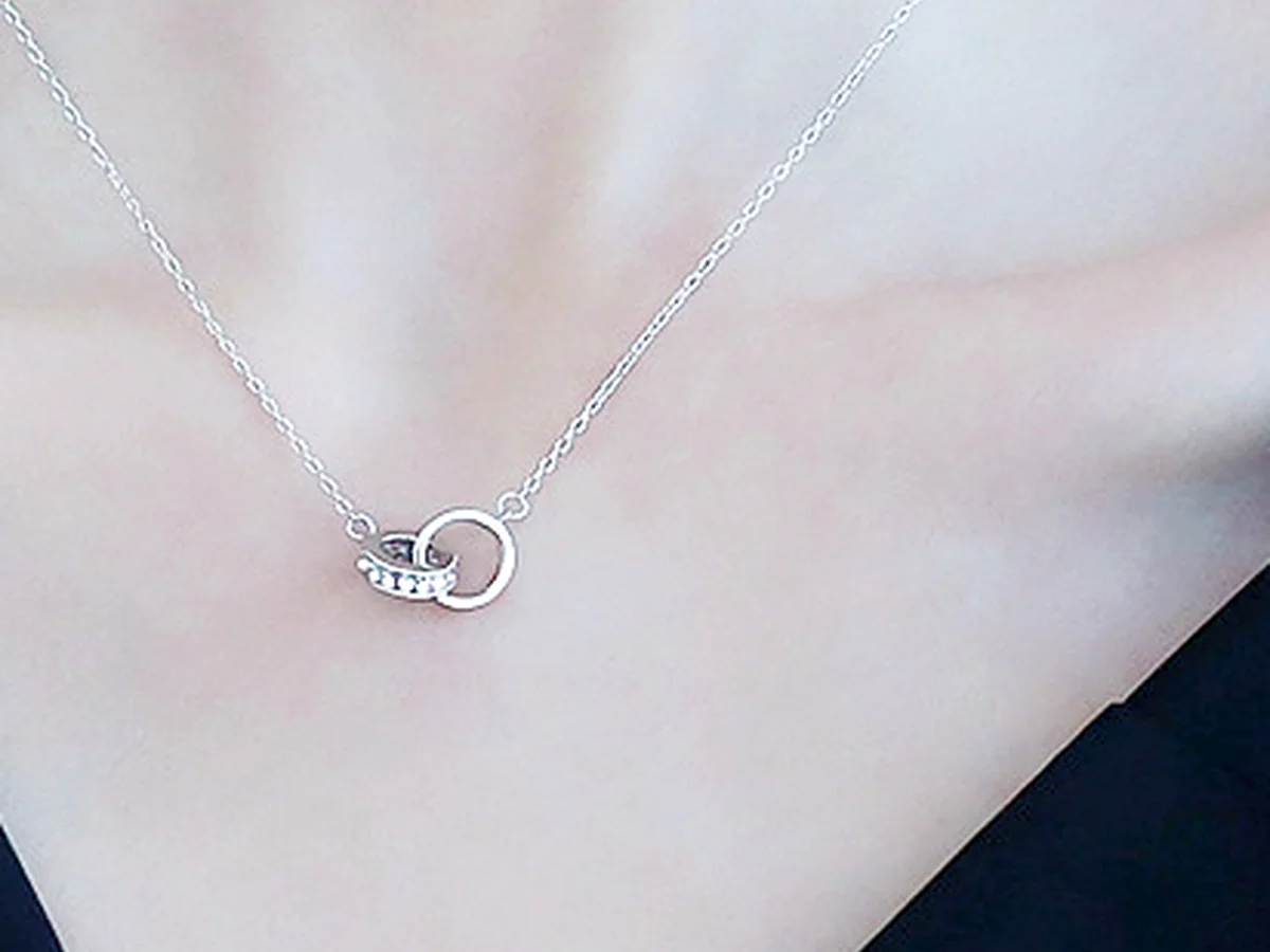 Dây chuyền The Vow DC69 — mặt hai vòng tròn lồng nhau, biểu tượng lời thề gắn bó dù cách xa