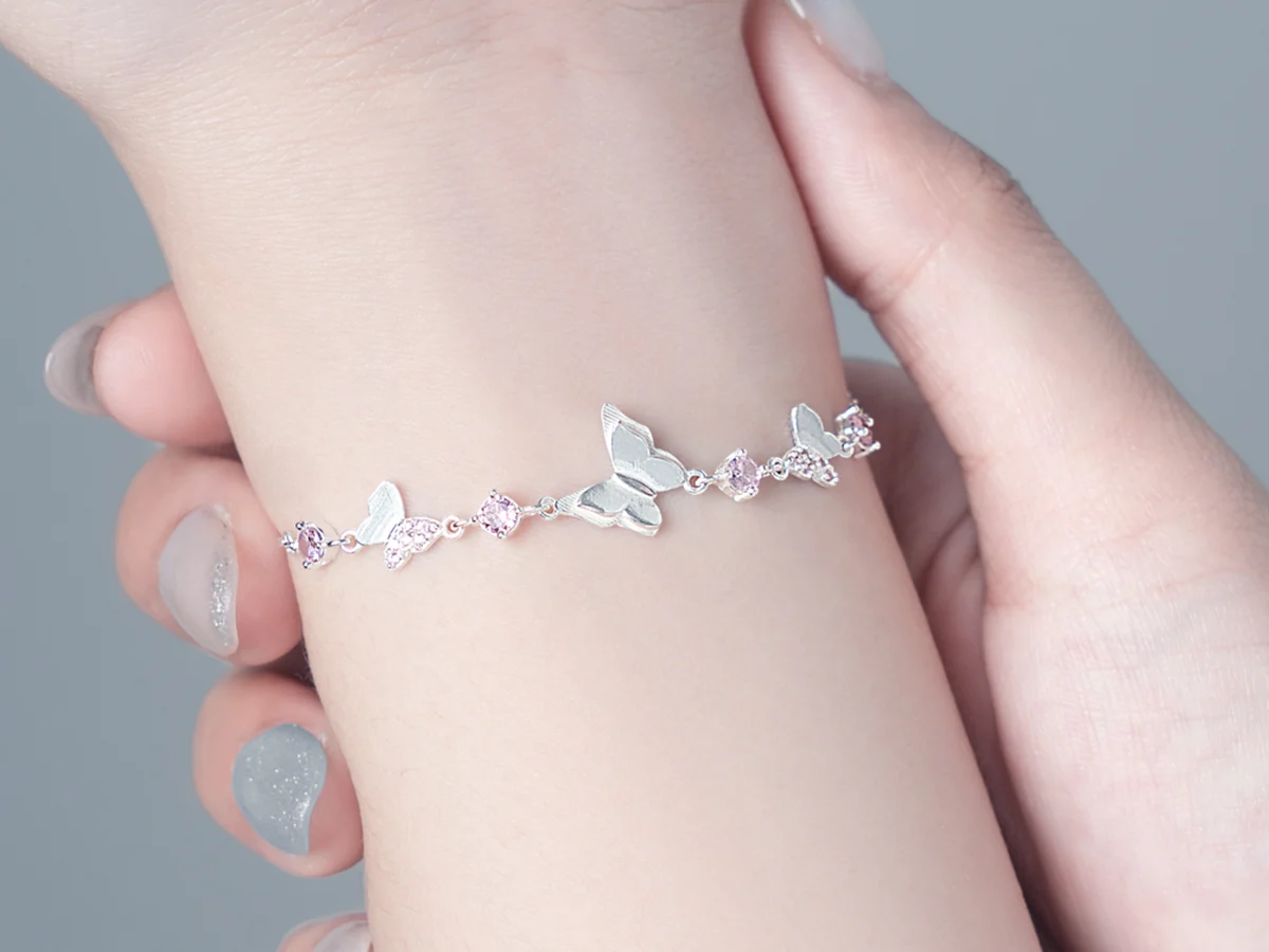 Lắc tay bạc ba cánh bướm Asimi Elysian Butterfly LT46 trên tay