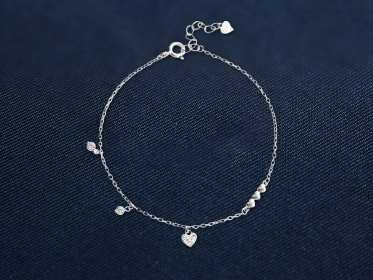 Lắc tay bạc dây xích mảnh, charm trái tim làm điểm rơi và vài chi tiết li ti trên dây