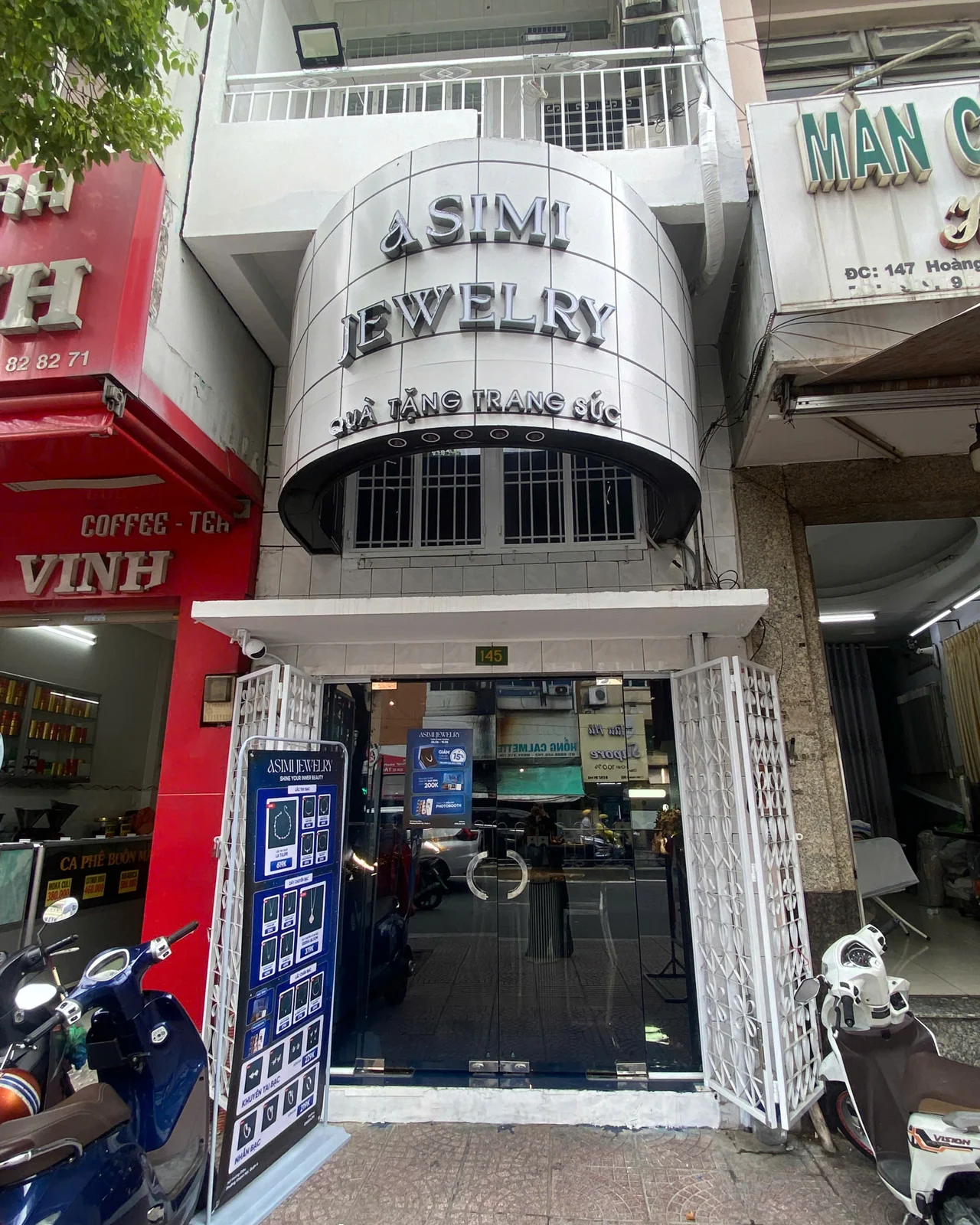 Mặt tiền cửa hàng Asimi Jewelry tại 145 Hoàng Diệu, Quận 4