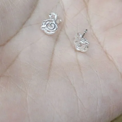 Khách đánh giá Bông tai bạc Ý S925 khắc hoa hồng Asimi Little Rosette KT25