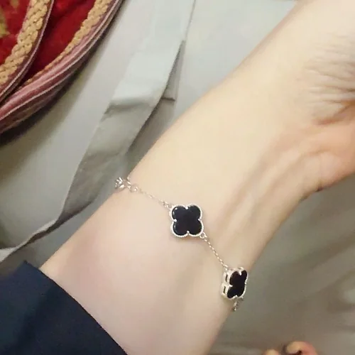 Khách đánh giá Lắc tay bạc mặt đá cỏ 4 lá Asimi Lucky Line LT17