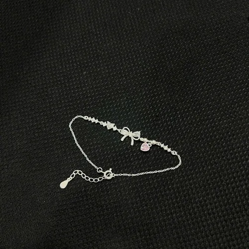 Khách đánh giá Lắc tay bạc nữ S925 Nơ Hồng Daisy Asimi Daisy Rosie Love LT57