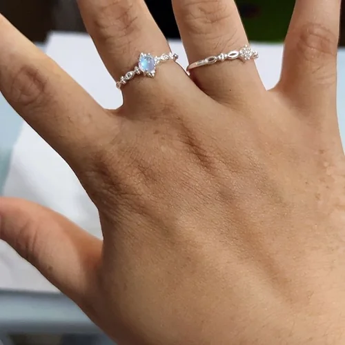 Khách đánh giá Nhẫn nữ bạc kiểu dáng thanh mảnh Asimi Opal Embrace NA24